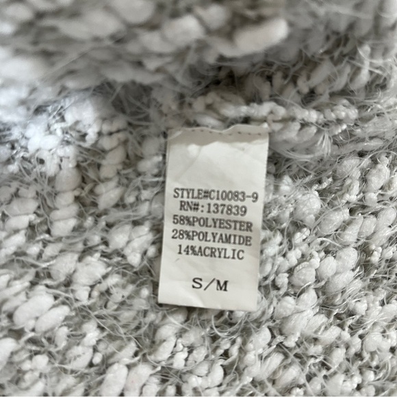ALTAR'D STATE Eyelash Sweater Womens V-neck Gray/White Size Small/Medium - Picture 5 of 8